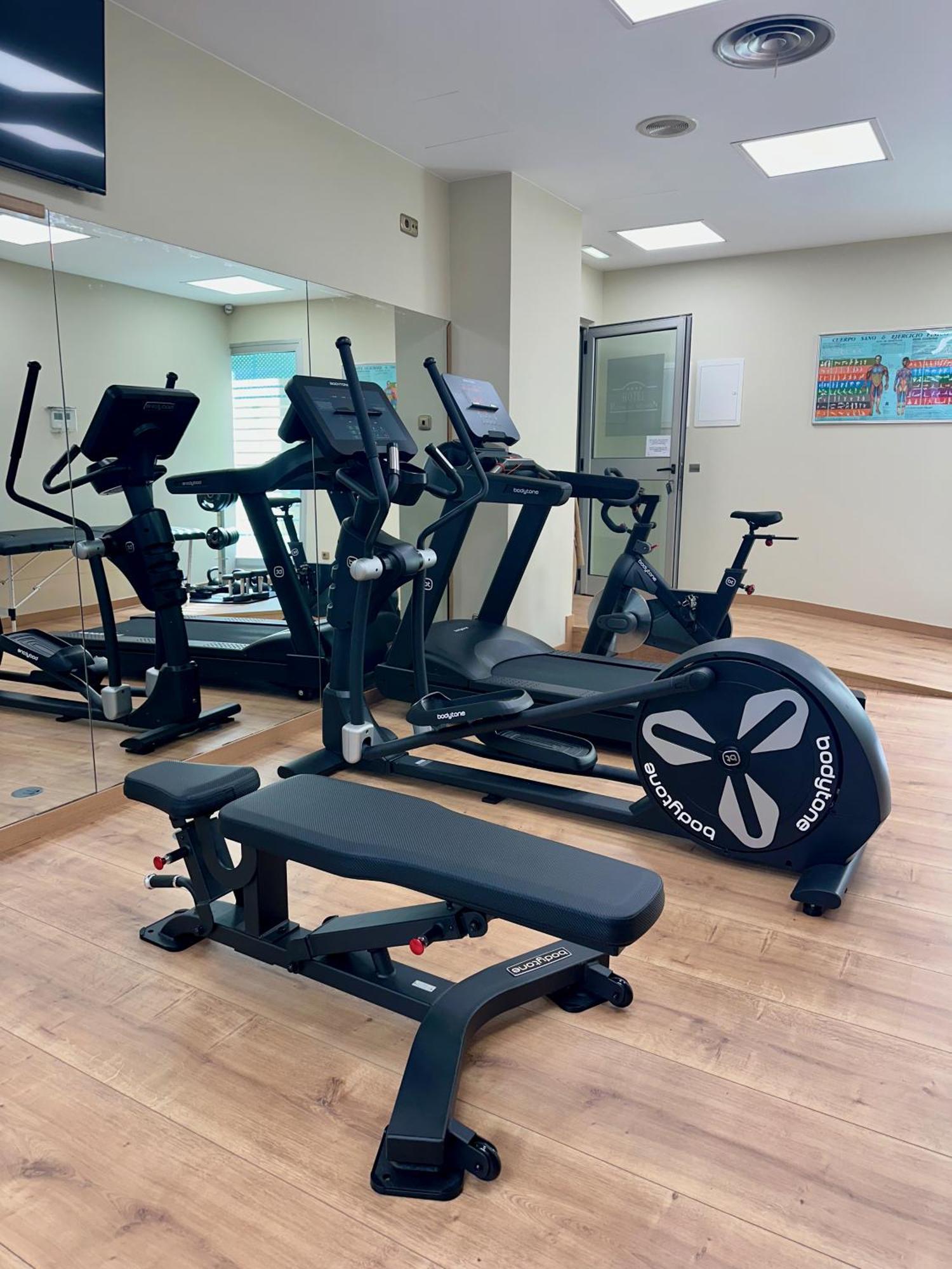 Silken Reino De Aragon Hotel Сарагоса Екстериор снимка
